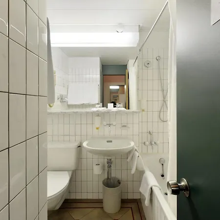 The Guests' House מלון 3*